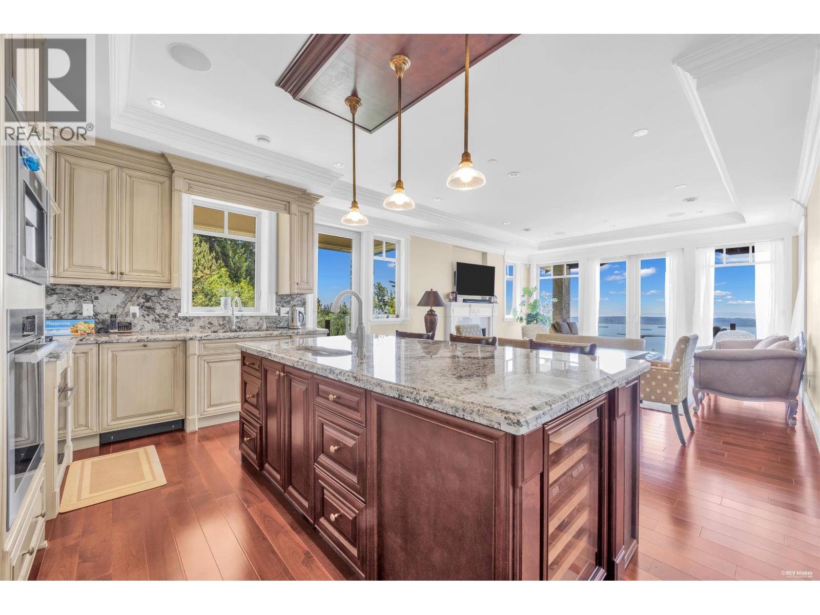 2562 GARDEN COURT