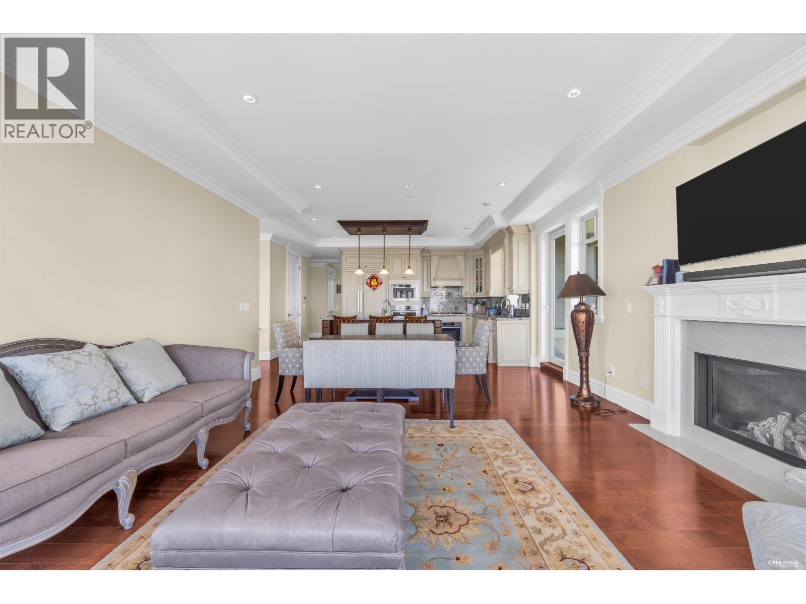 2562 GARDEN COURT