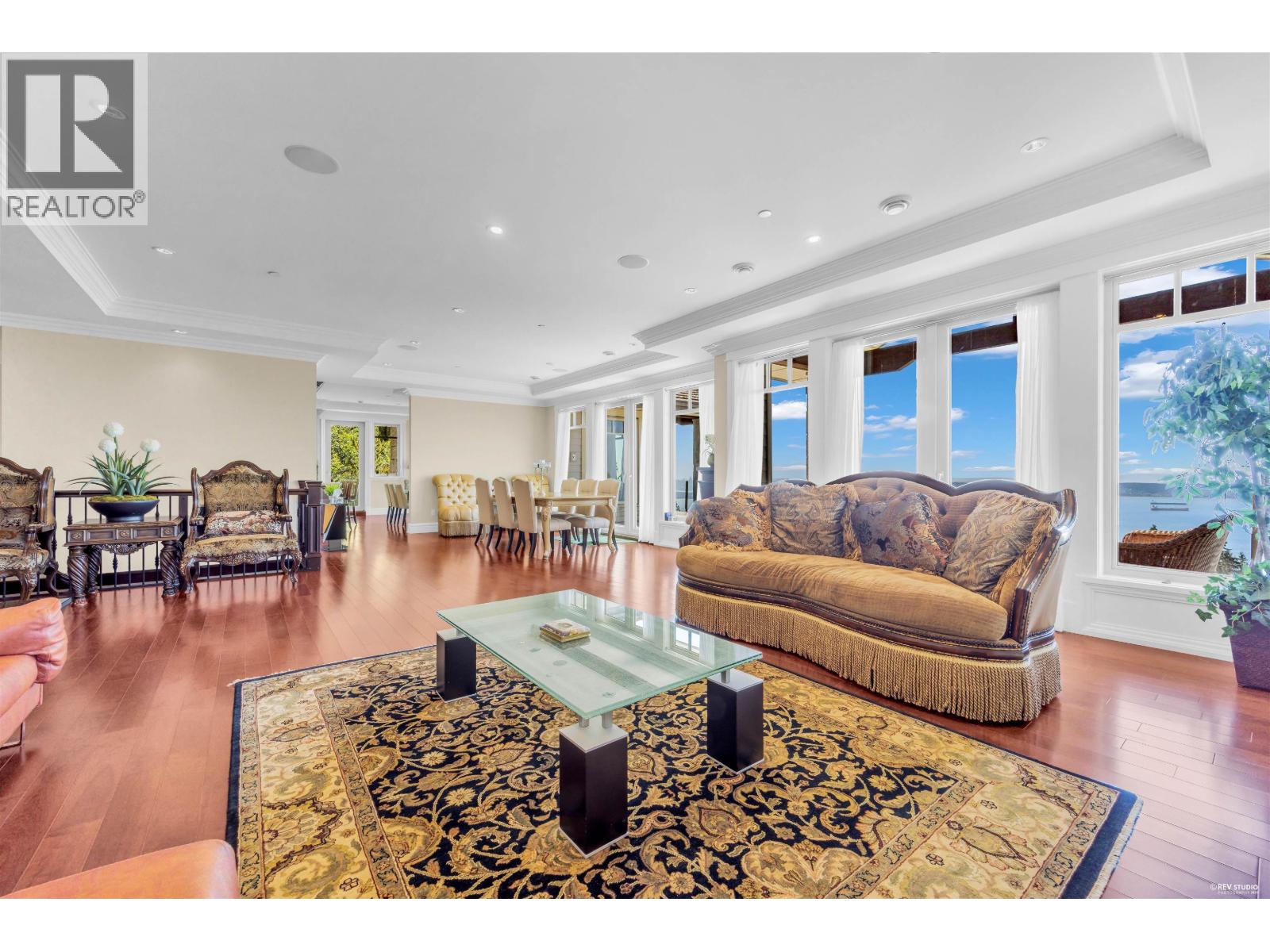 2562 GARDEN COURT