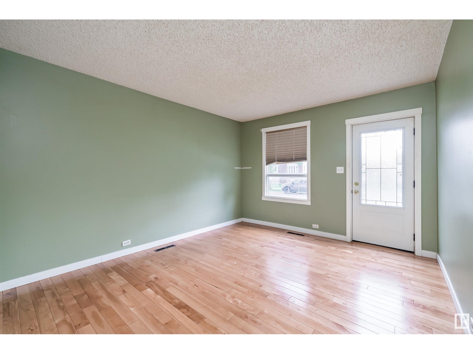 12325 85 ST NW