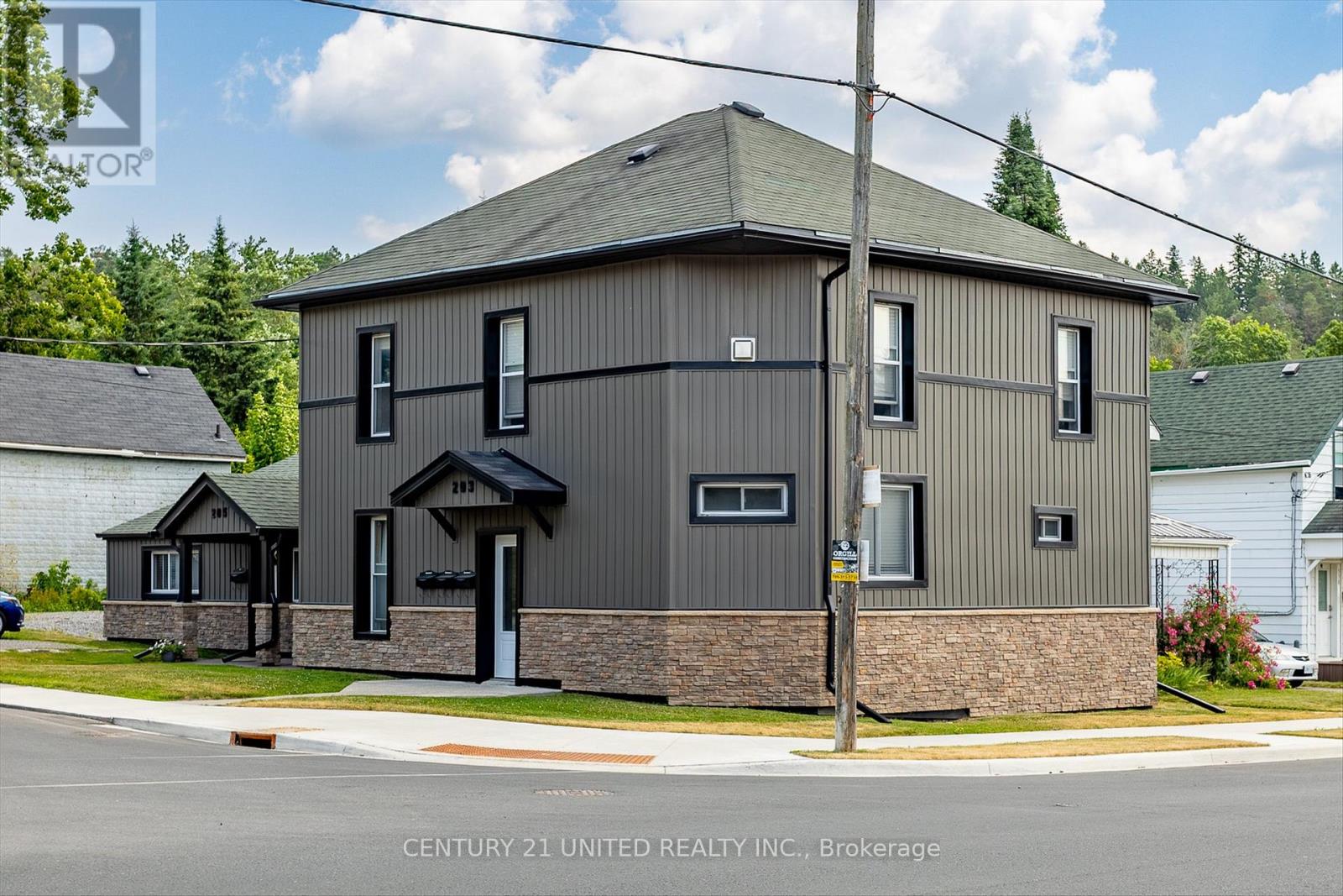 203 CARLISLE AVENUE