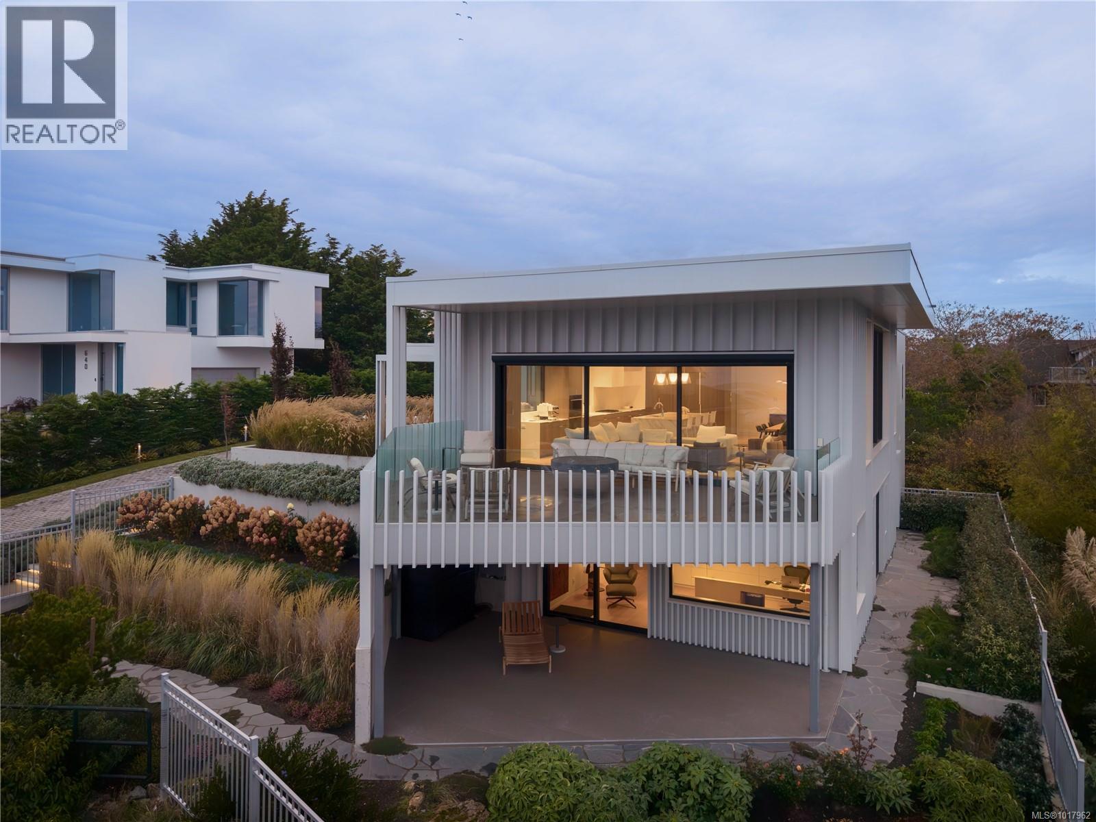642 Beach Dr