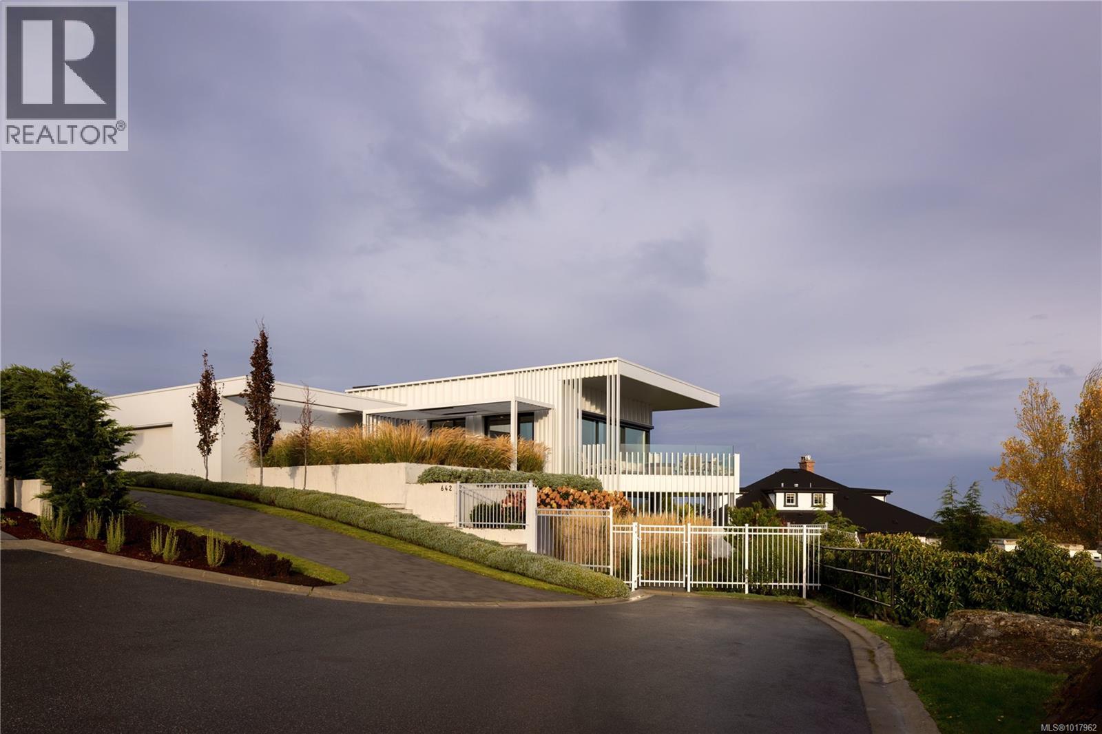 642 Beach Dr