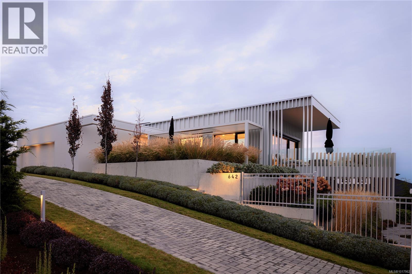 642 Beach Dr