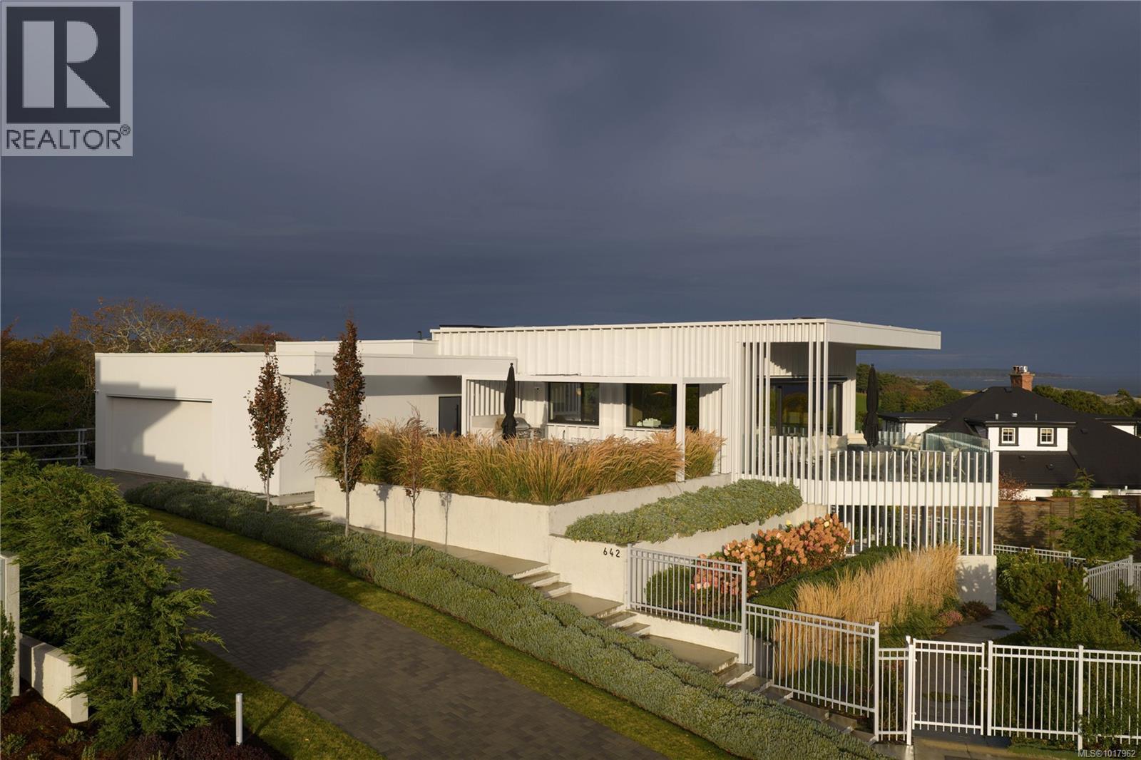 642 Beach Dr