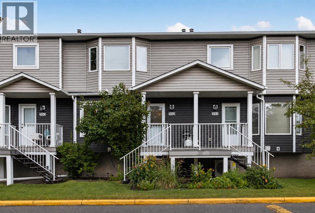 592 Regal Park NE
