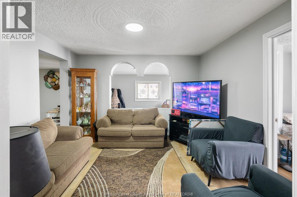 33 Victoria AVENUE North