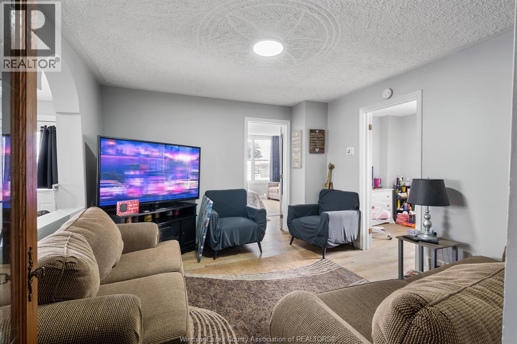 33 Victoria AVENUE North