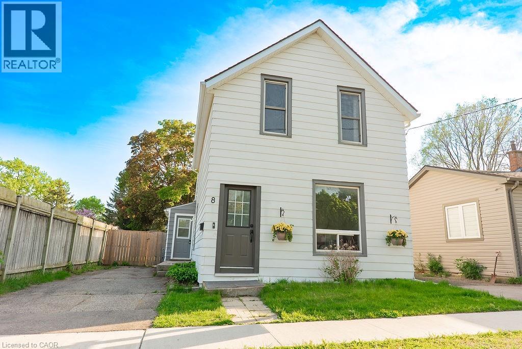 8 DUNDAS Street
