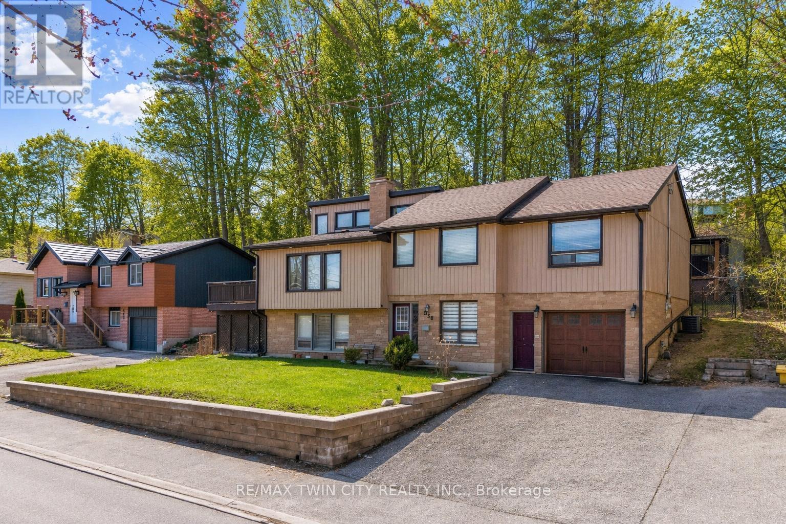 530 FOUNTAIN STREET S