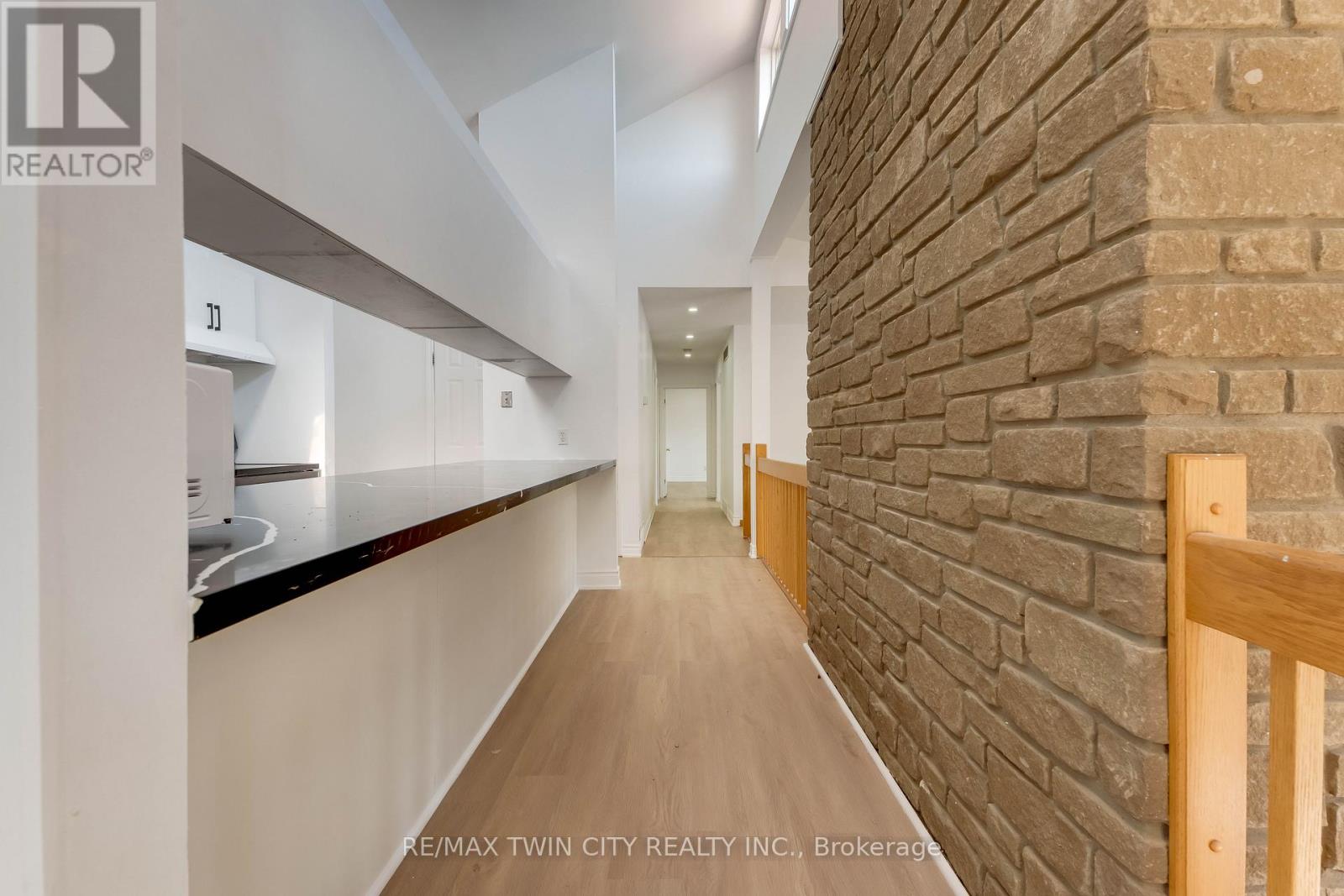 530 FOUNTAIN STREET S