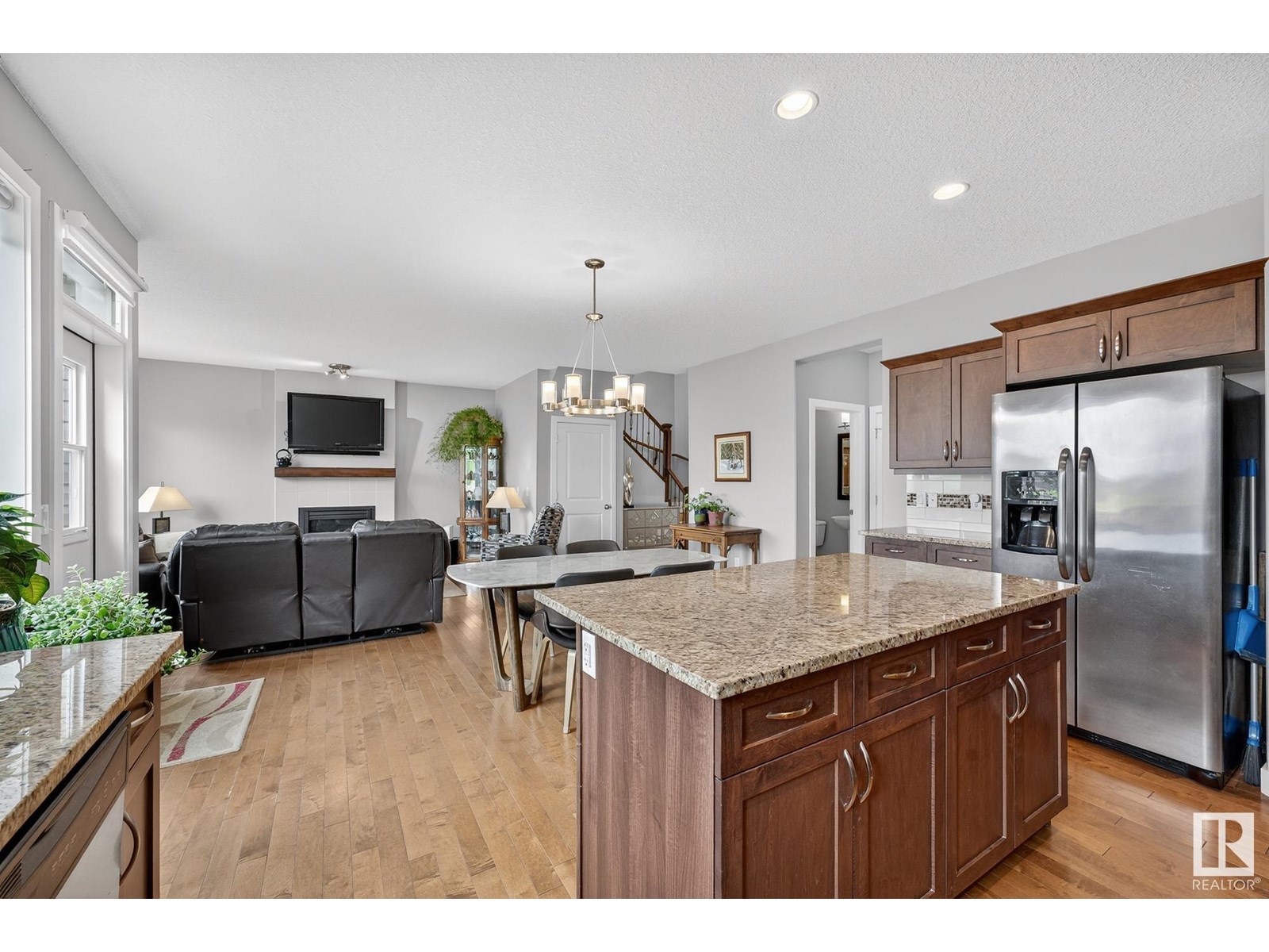 10422 97 ST