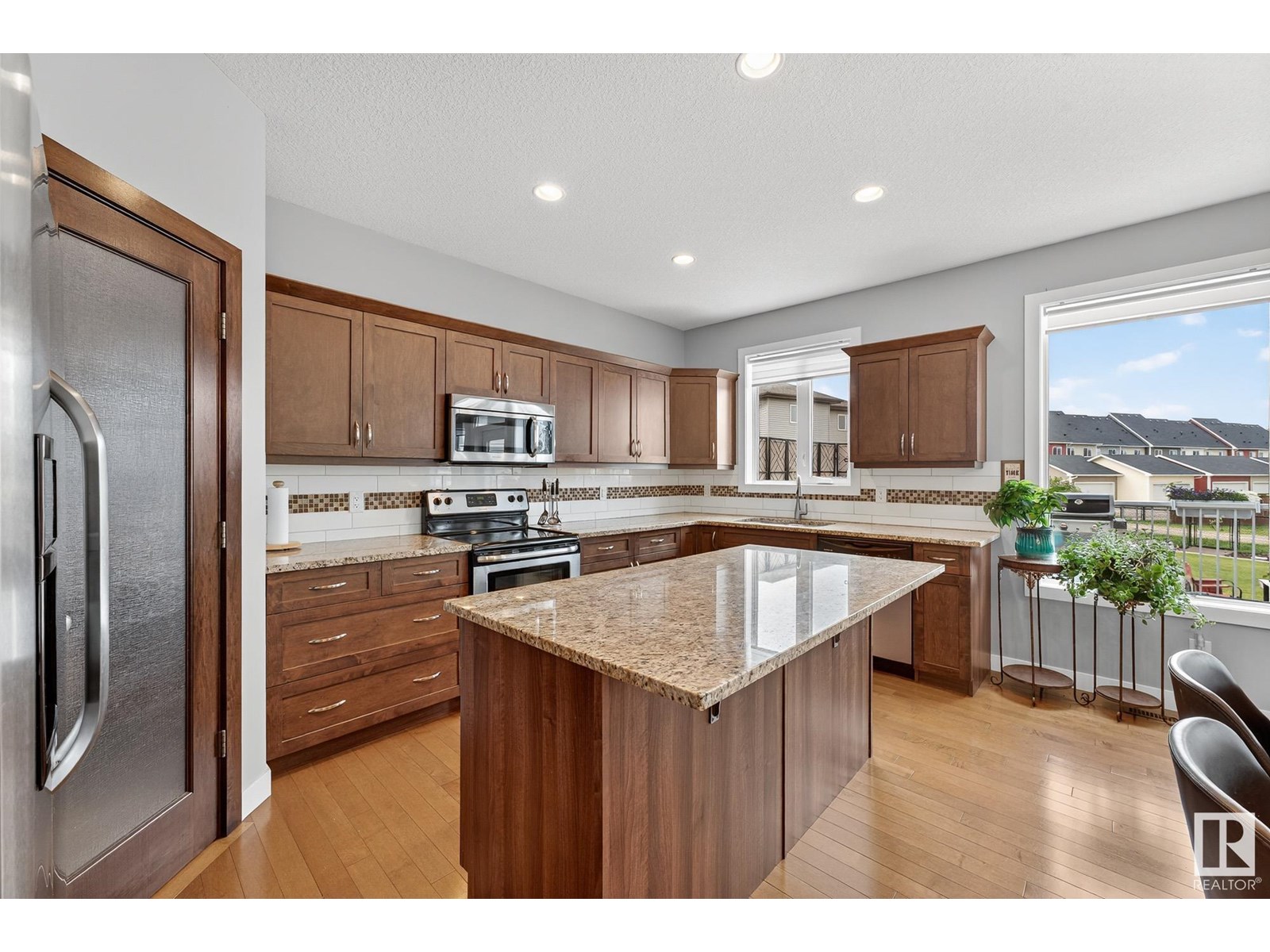 10422 97 ST