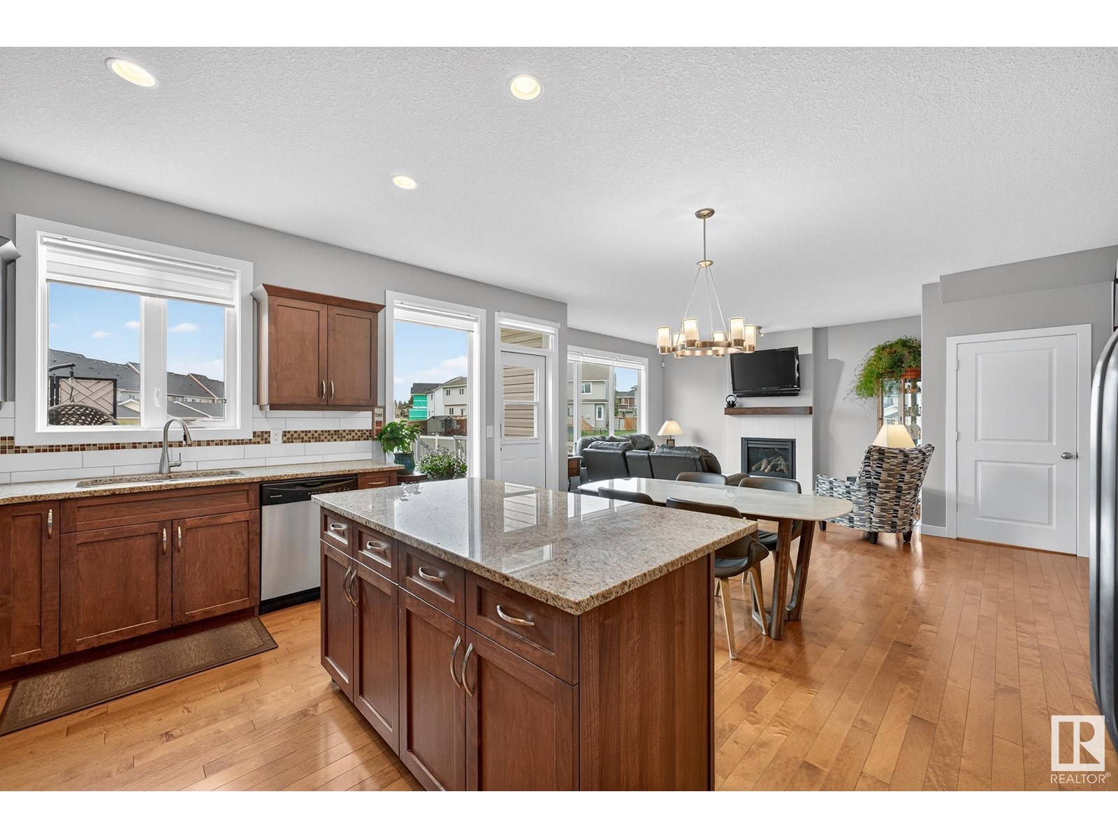 10422 97 ST