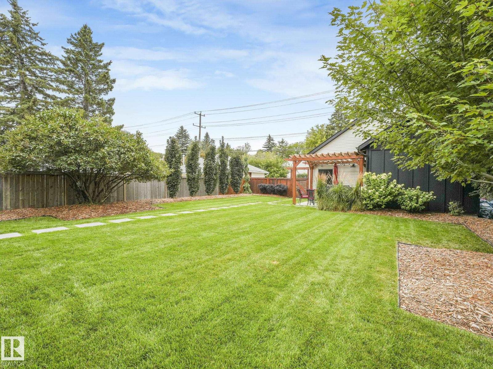 10806 134 ST NW