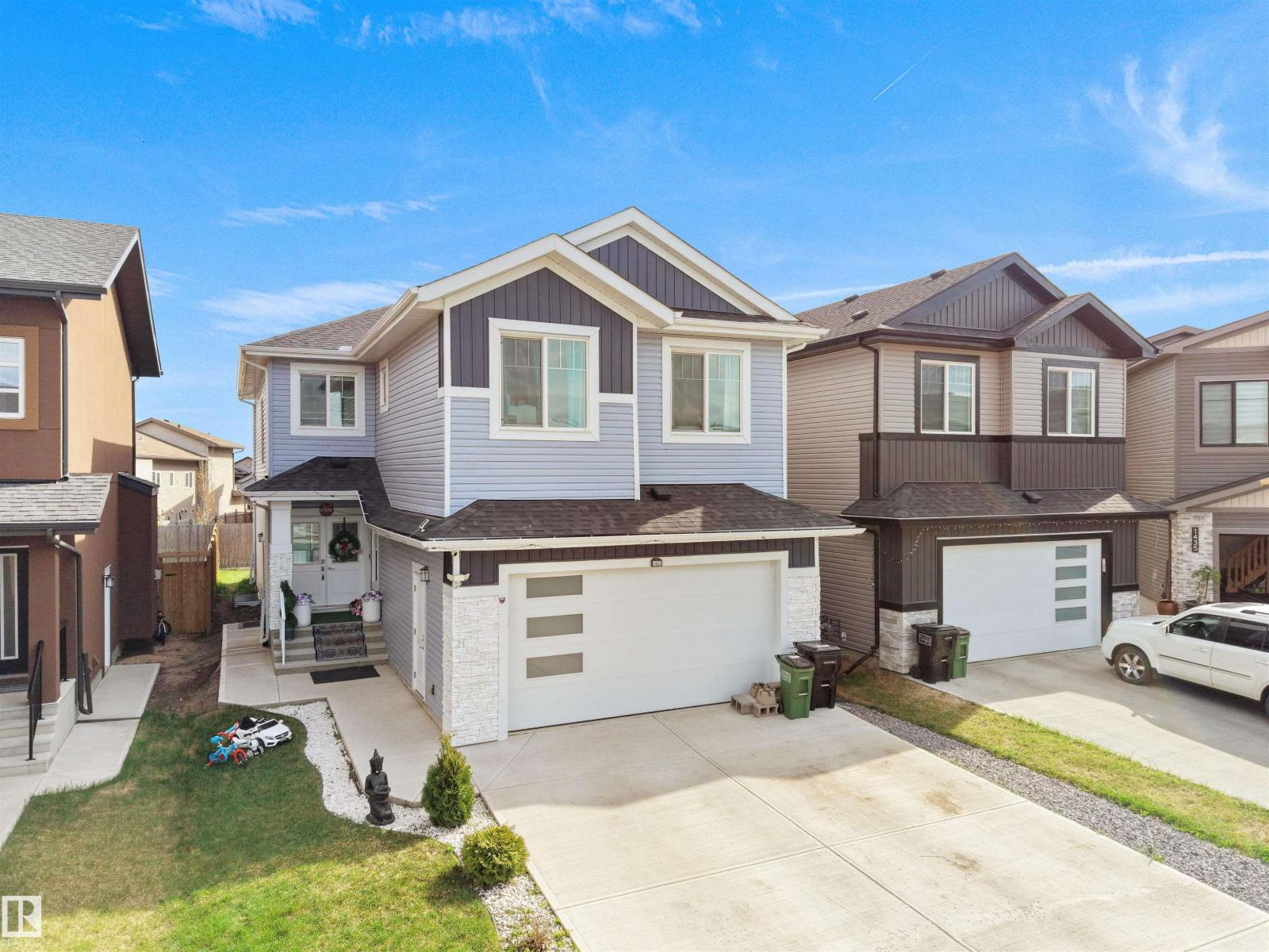 1427 150 AV NW