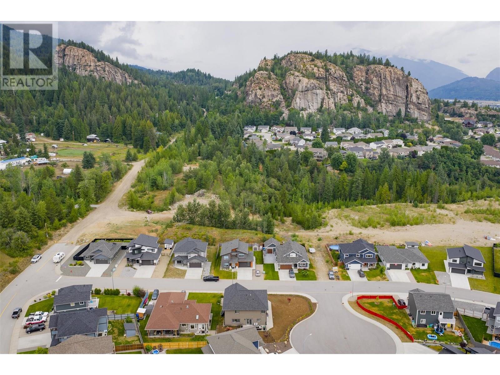 3904 GRANDVIEW Drive