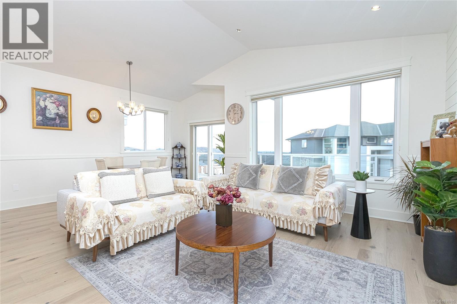 2406 Azurite Cres