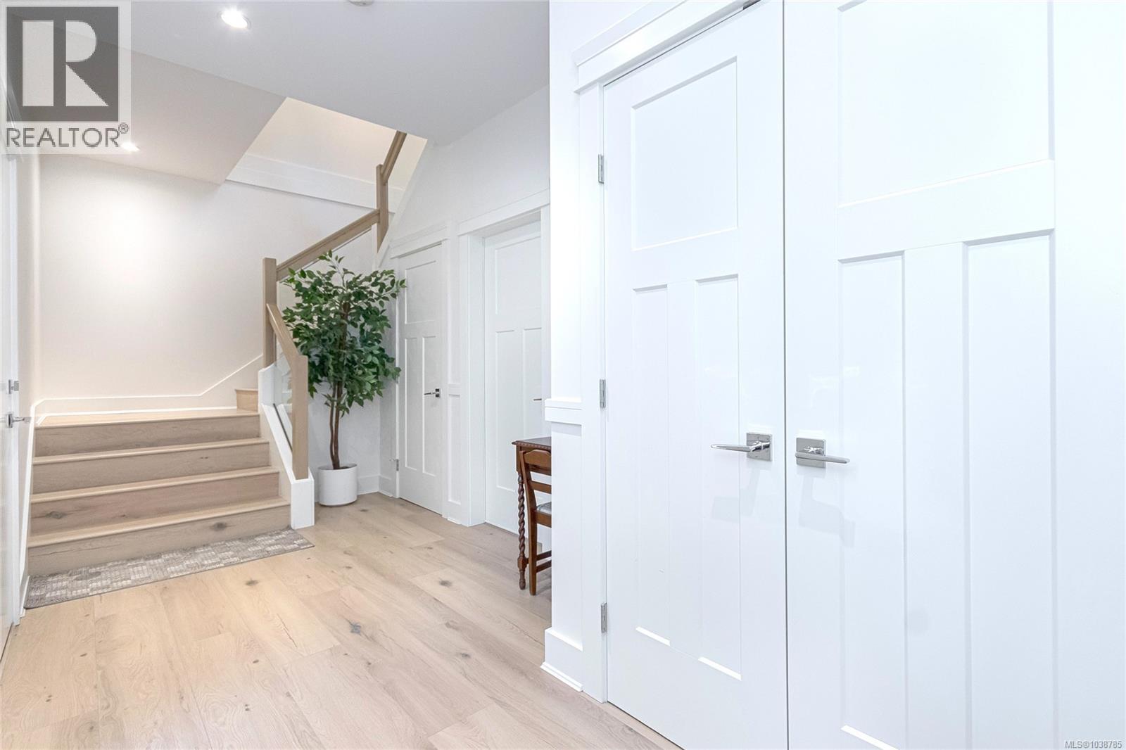 2406 Azurite Cres