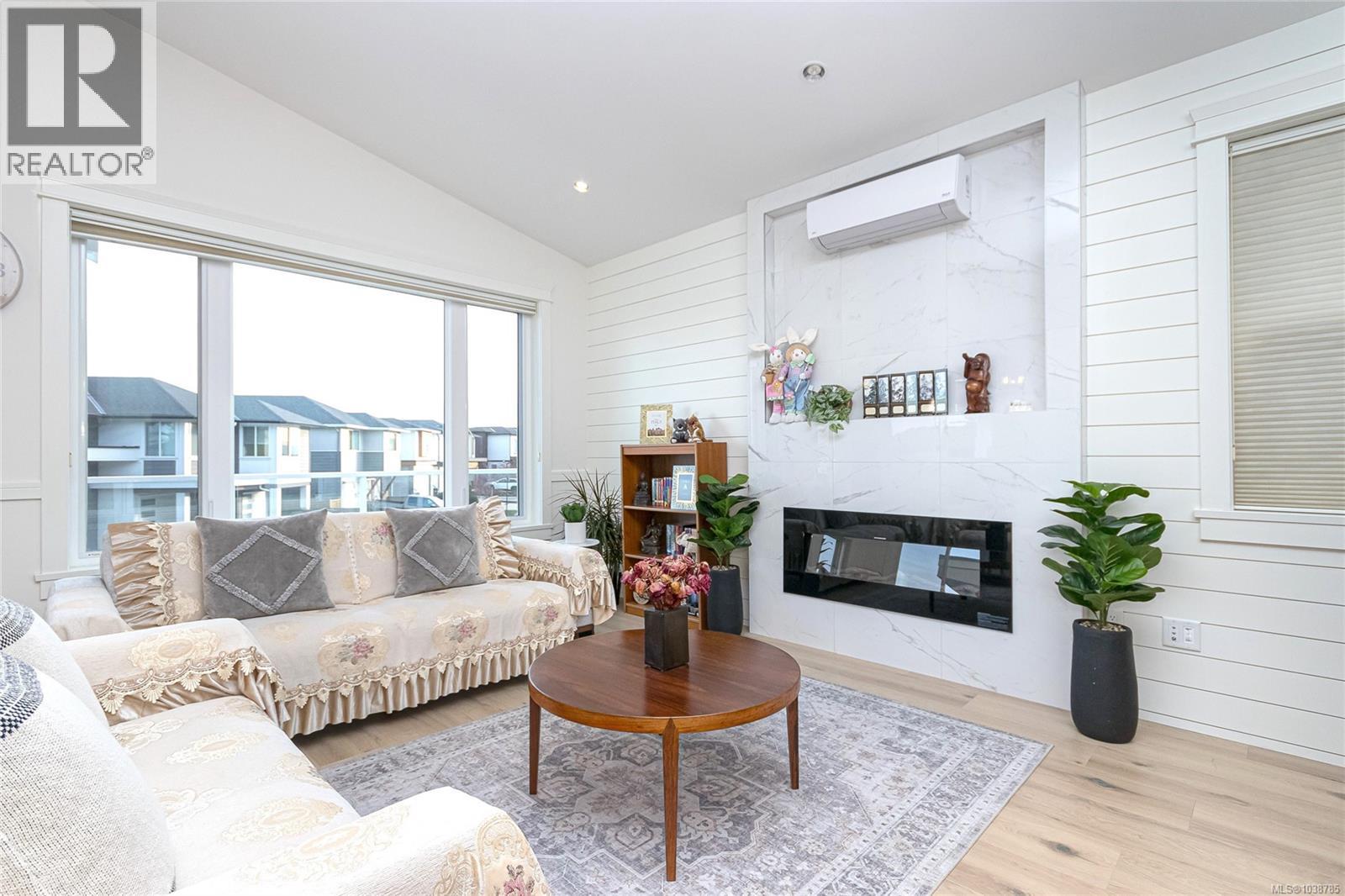 2406 Azurite Cres