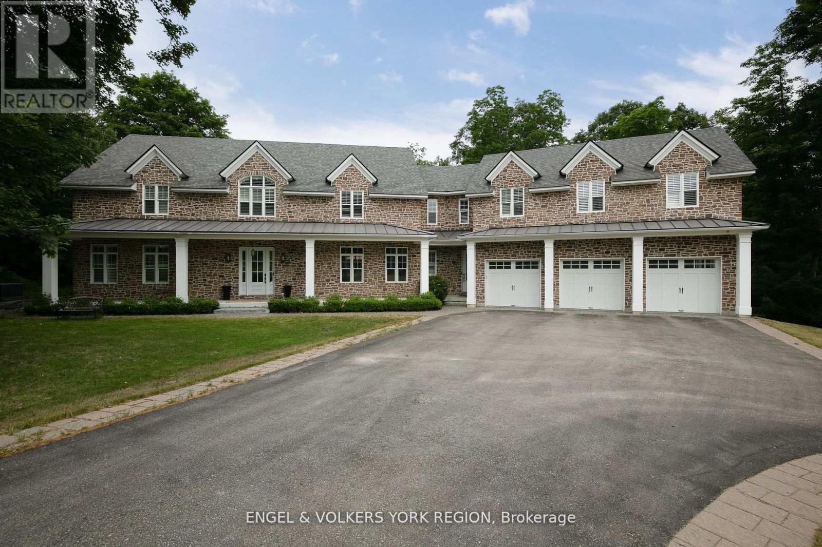 16 HERON BOULEVARD