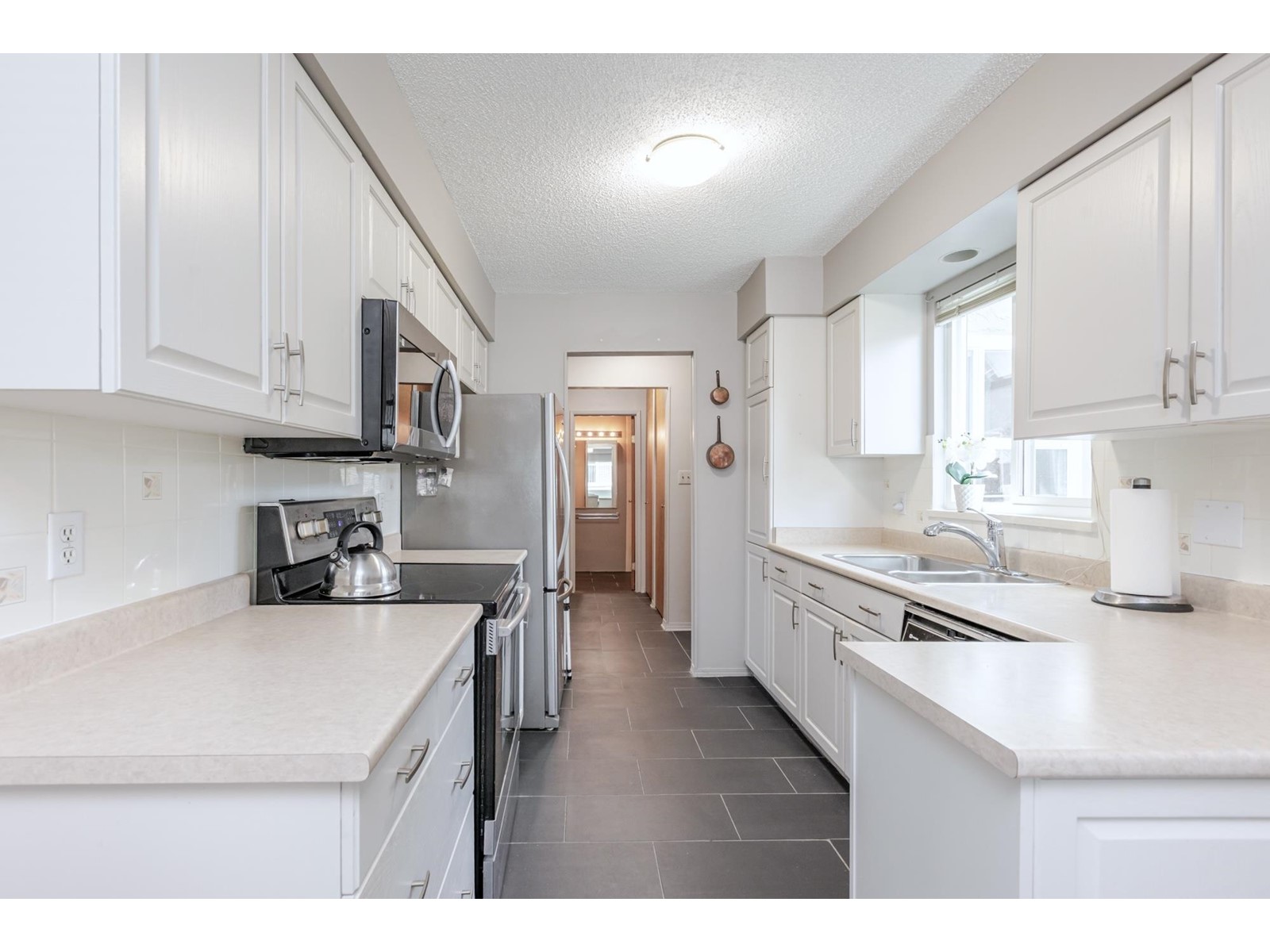 #304 1351 MARTIN STREET