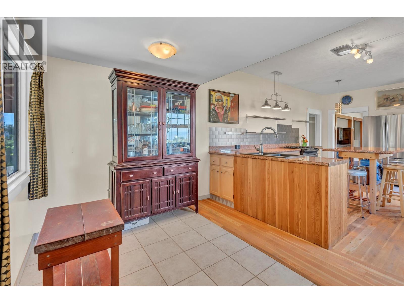 235 Middle Bench Road N