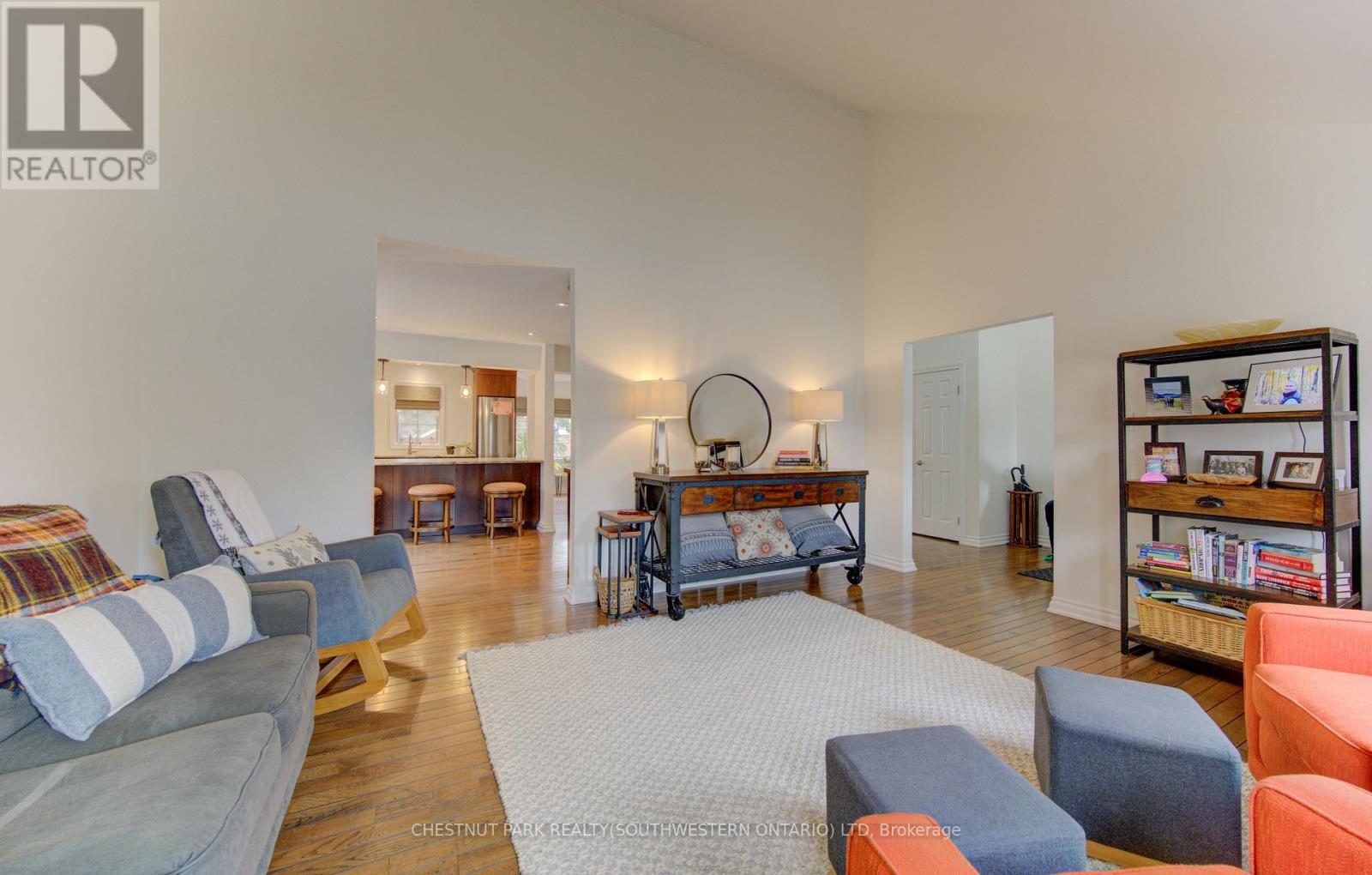 9 - 306 ROXTON DRIVE