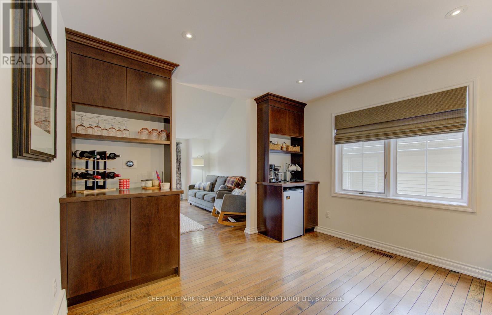 9 - 306 ROXTON DRIVE