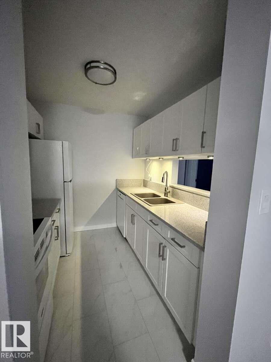 #462 10520 120 ST NW