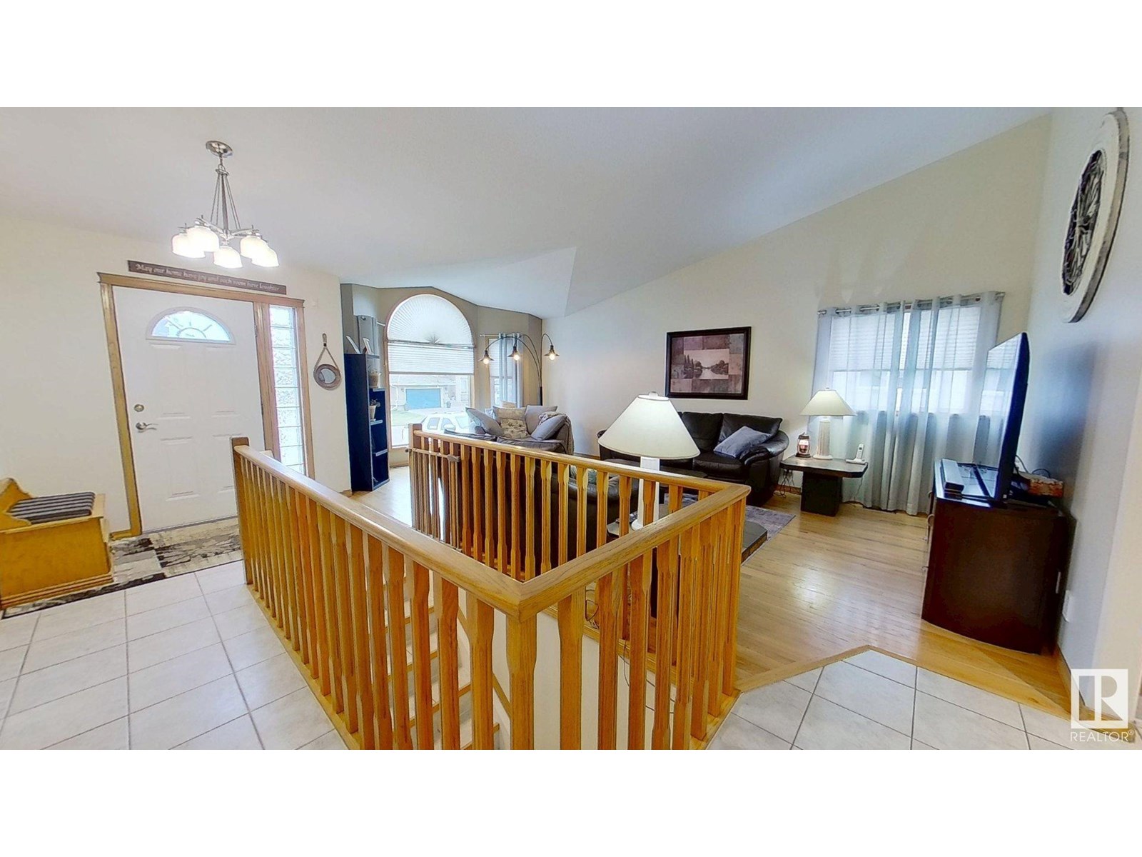 8516 158A AV NW