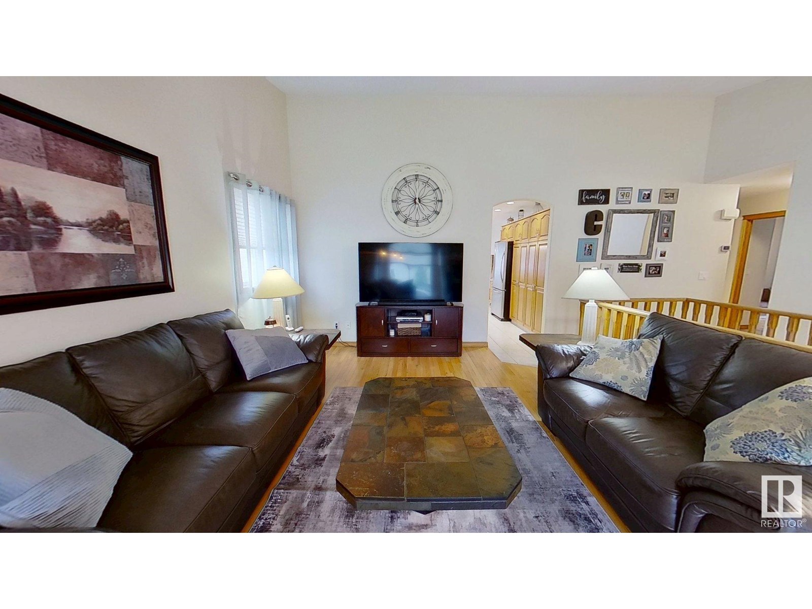 8516 158A AV NW