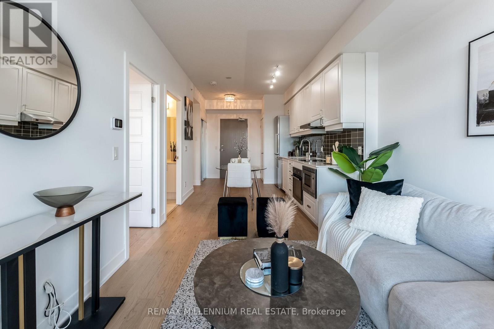 322 - 7 KENASTON GARDENS