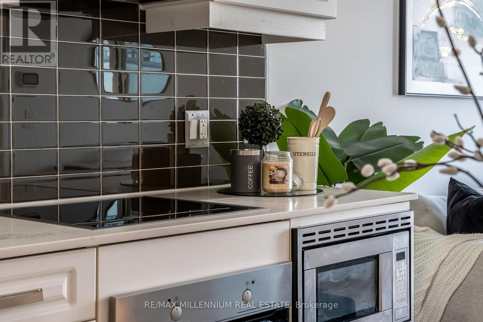 322 - 7 KENASTON GARDENS