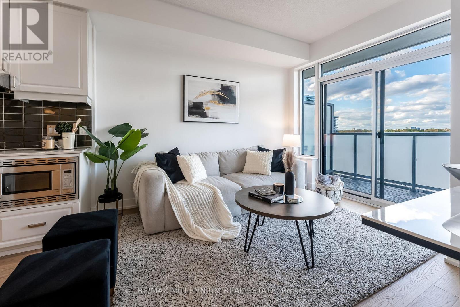 322 - 7 KENASTON GARDENS