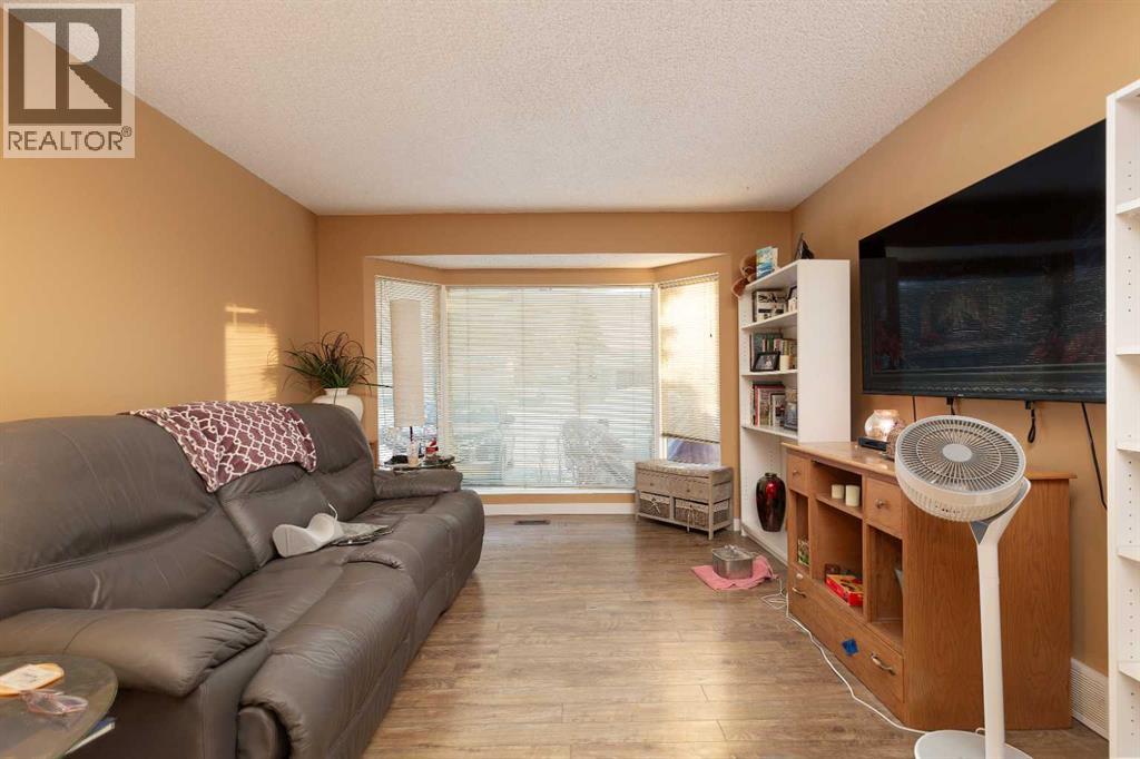 78 Pensacola Court W