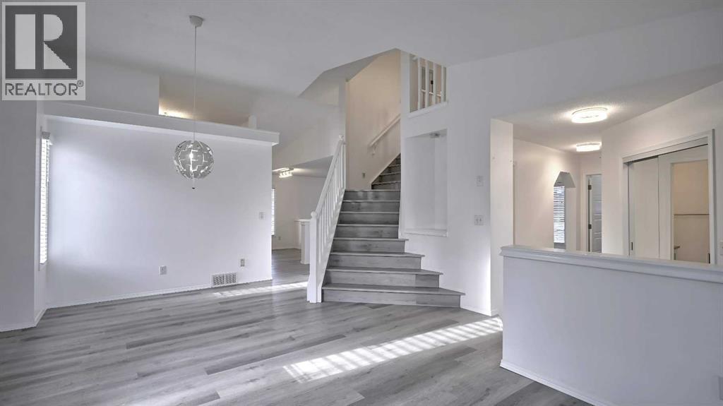 160 Riverstone Crescent SE