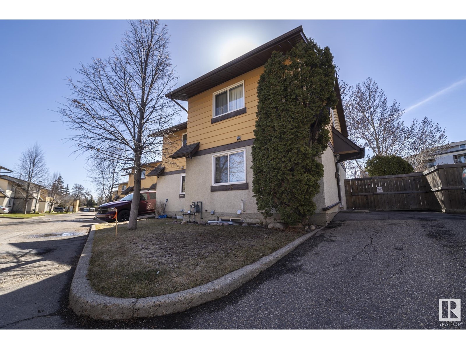 105 WOODSTOCK NW