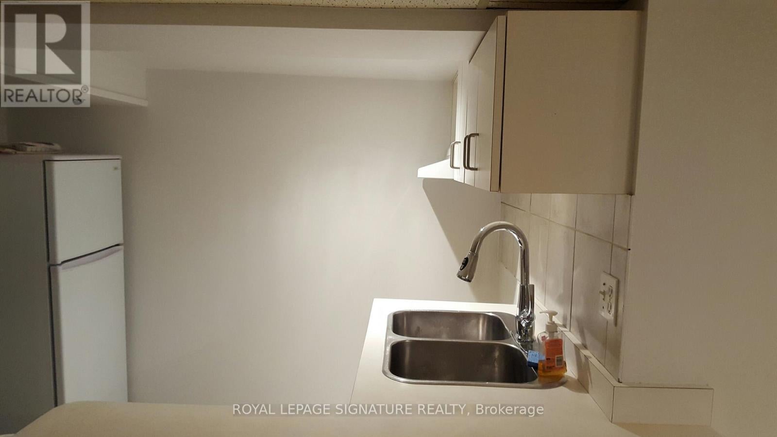 UNIT LOWER 1 - 27 HILLSBORO AVENUE