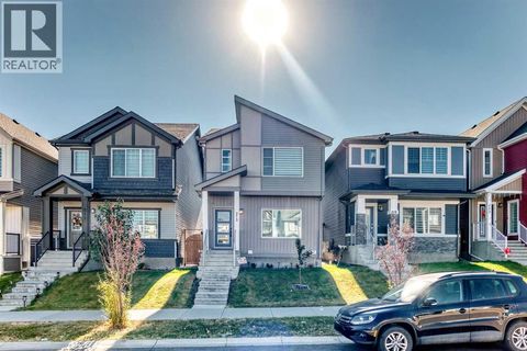 215 148 Avenue NW Calgary AB T3P1N1