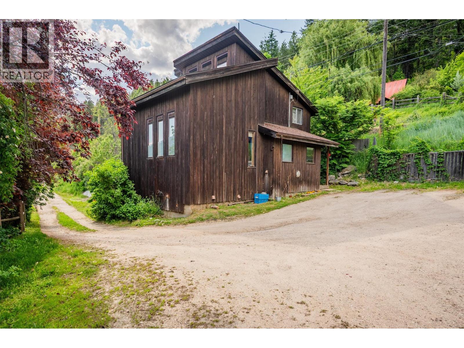 3216 SOUTH SLOCAN VILLAGE Road