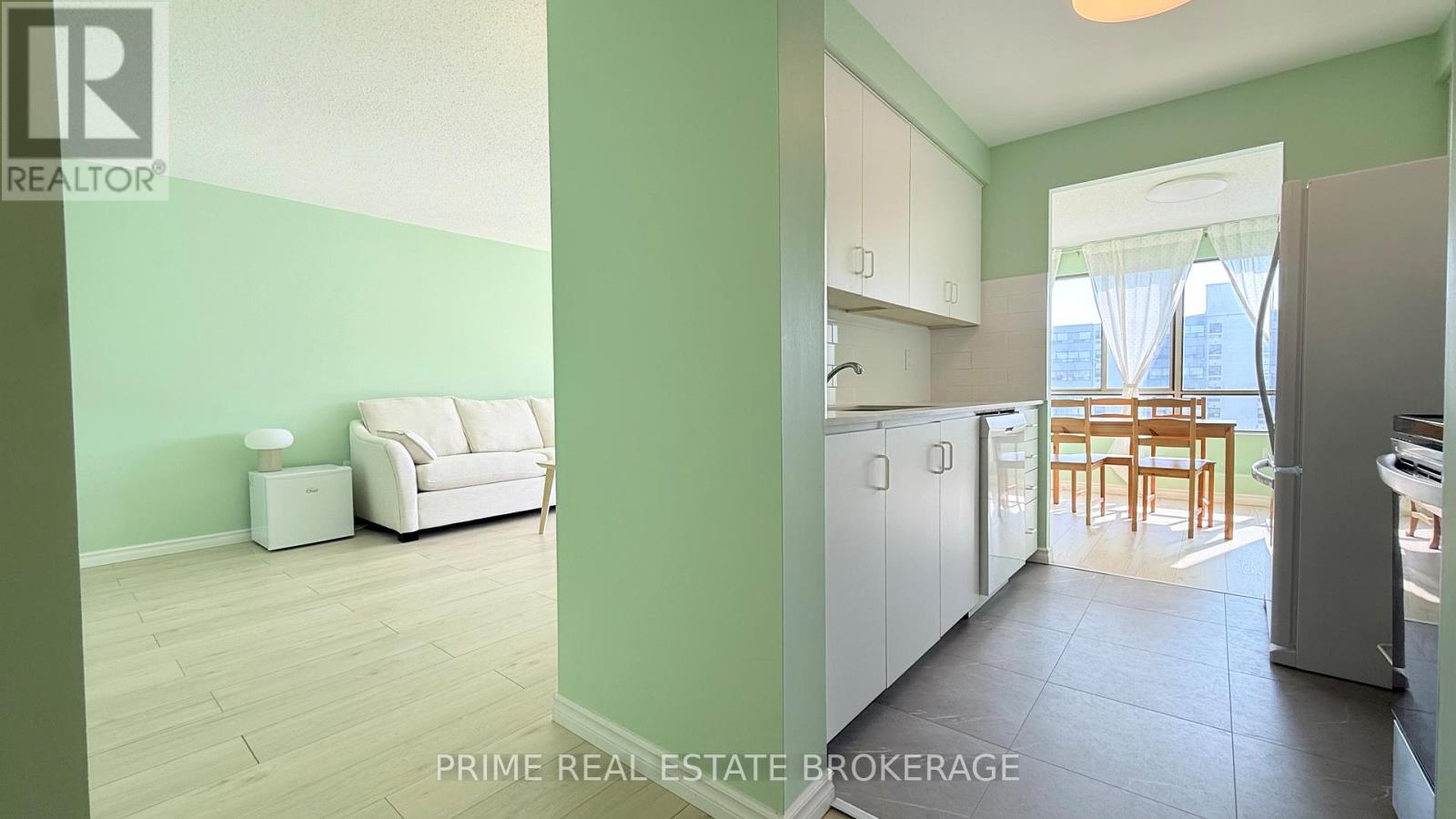912 - 570 PROUDFOOT LANE