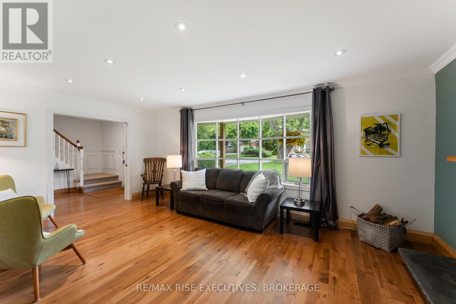 115 FAIRWAY HILL CRESCENT
