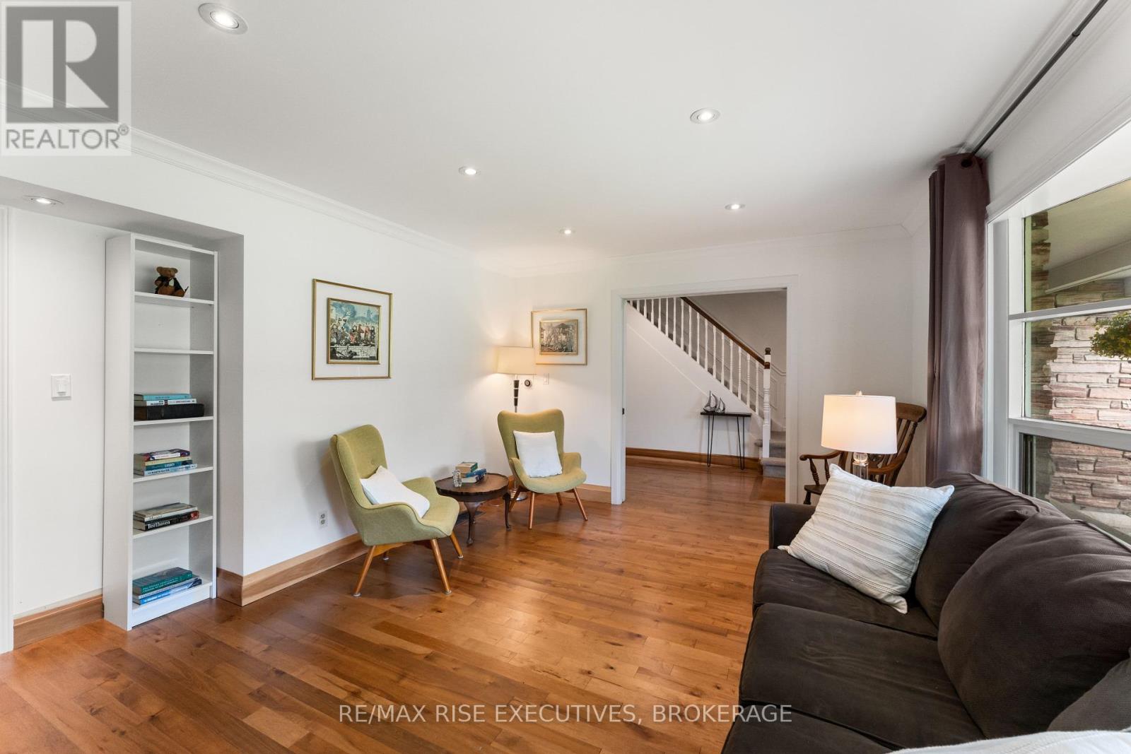 115 FAIRWAY HILL CRESCENT