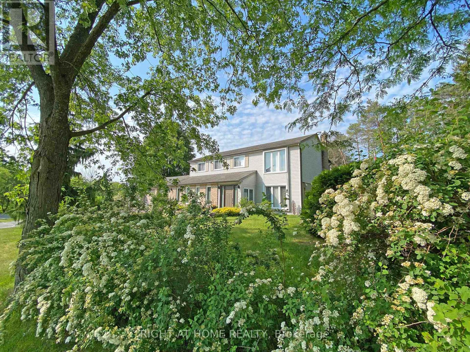 10 MUNRO STREET