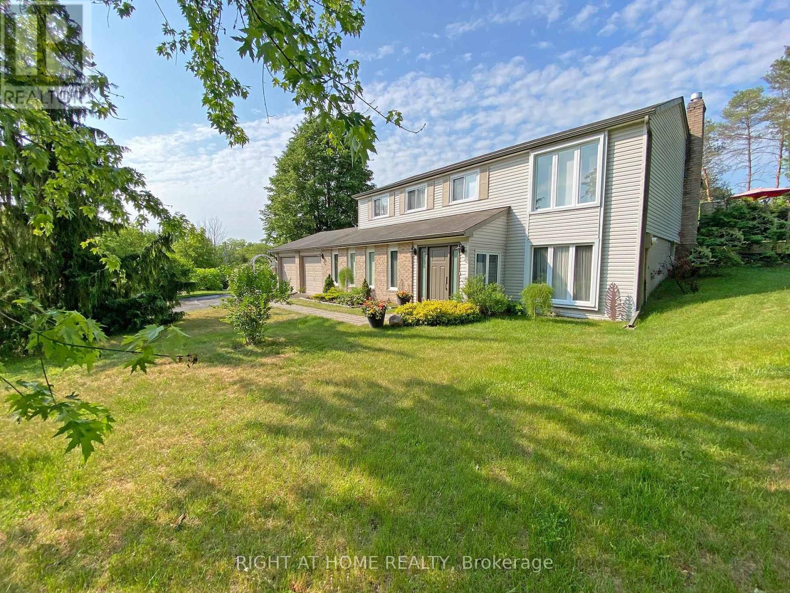 10 MUNRO STREET