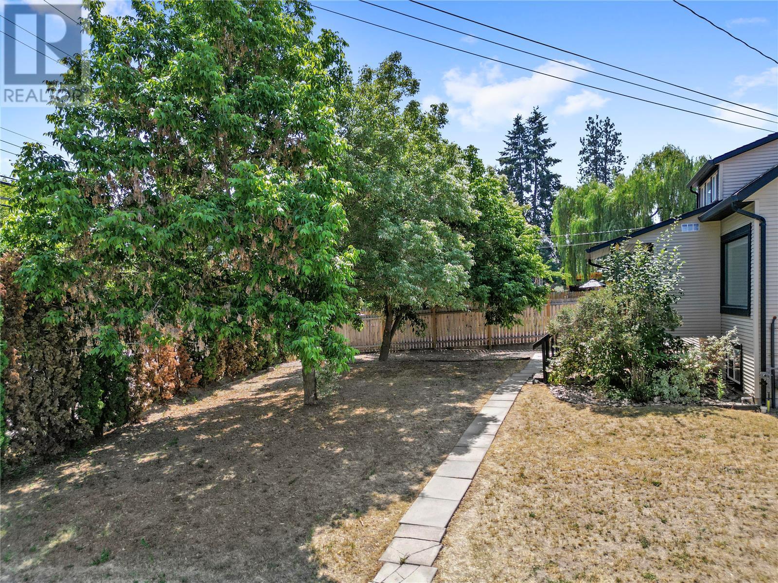 11592 Okanagan Centre Road E