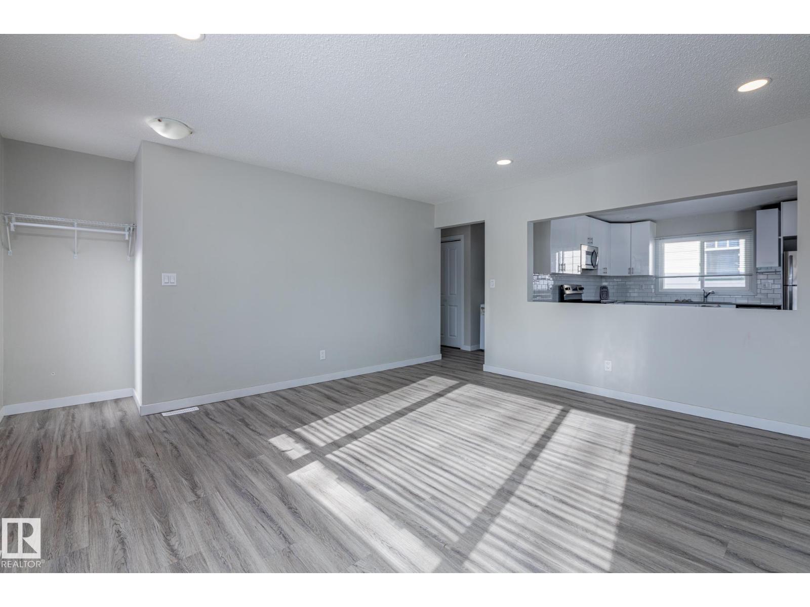 8504 121 AV NW