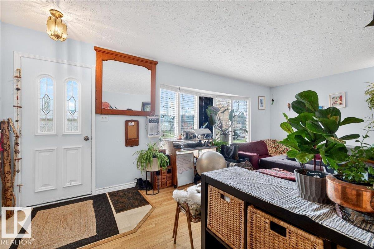 4212 105 AV NW