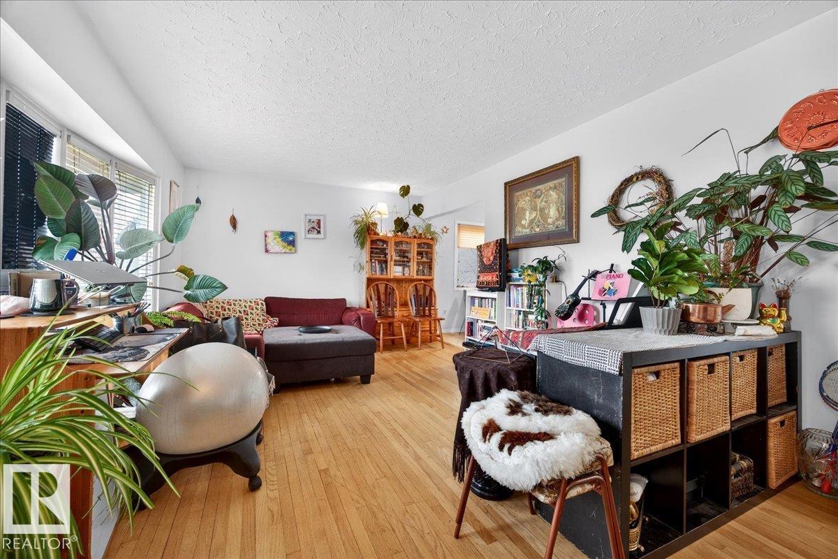 4212 105 AV NW